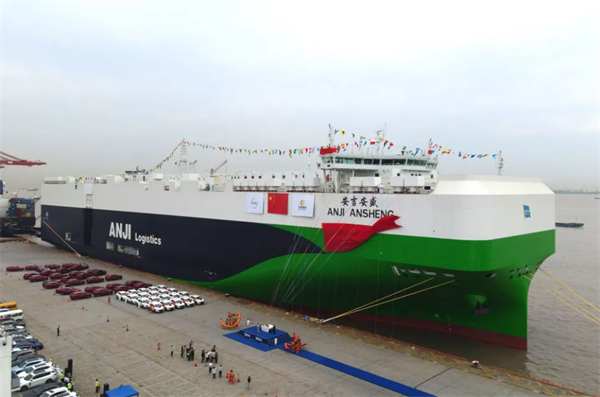 再刷紀(jì)錄！9500車(chē)位全球最大汽車(chē)運(yùn)輸船上海首航赴歐