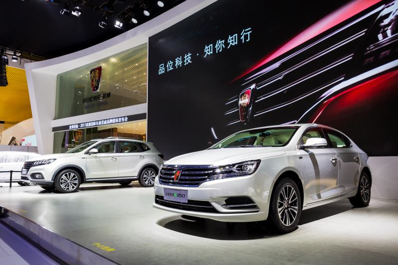 全新榮威950、榮威e950定義“高級(jí)轎車(chē)” 成都車(chē)展亮相售價(jià)16.88萬(wàn)起 互聯(lián)網(wǎng)汽車(chē)上市一周年 系統(tǒng)升級(jí)帶來(lái)顛覆式進(jìn)化